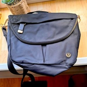 Lululemon crossbody bag   Gently used  all night festival bag. 5l. Black